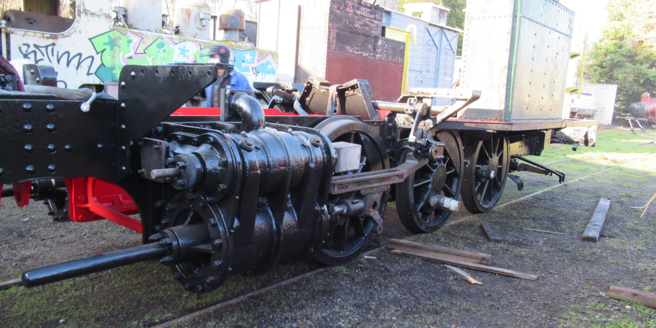 Le châssis de la 130 T Decauville retrouve ses roues.